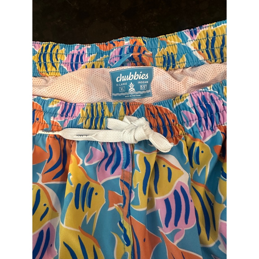 Chubbies Mens Swim Trunks XL 5.5 Inseam Tropical Fish Compression Liner Blue